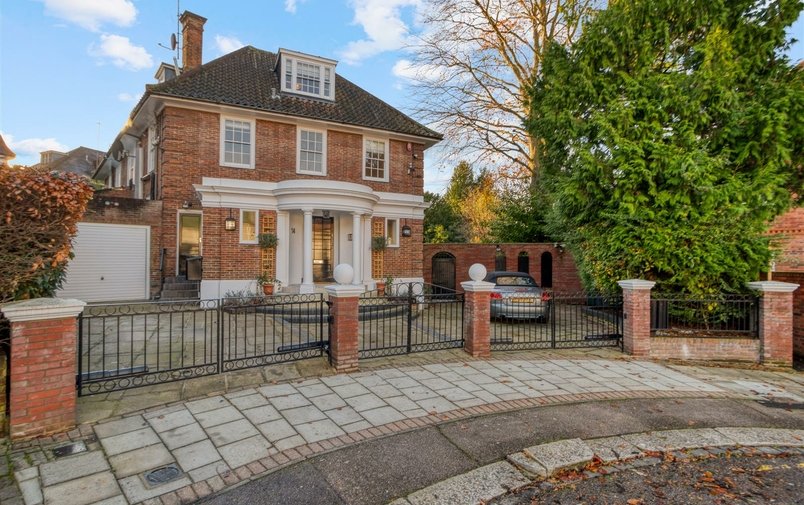 House for sale in West Heath Close, Hampstead
