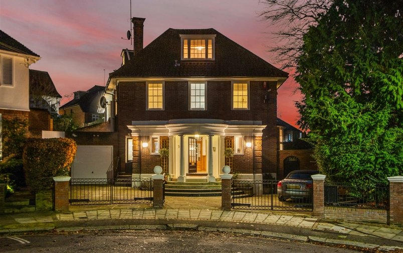 House for sale in West Heath Close, Hampstead
