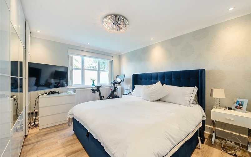 Flat for sale in West Heath Road, Hampstead