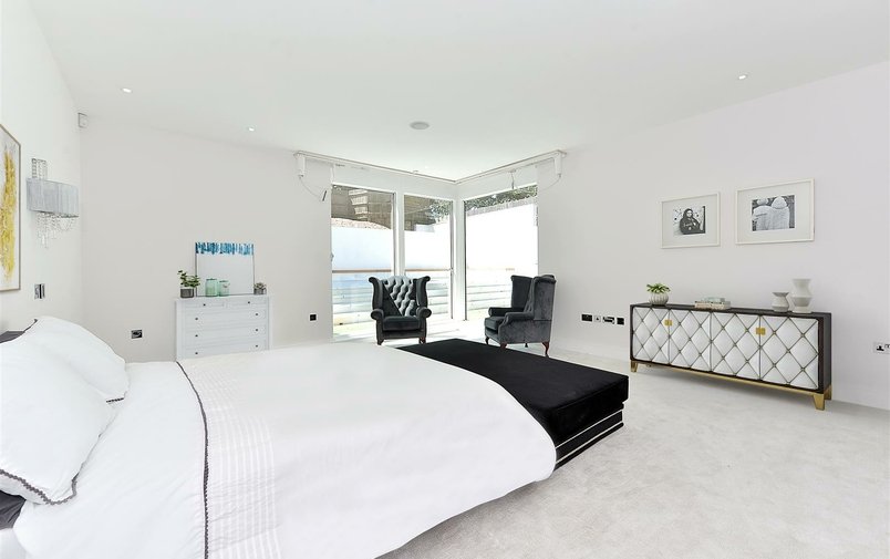 Flat for sale in West Heath Road, Hampstead