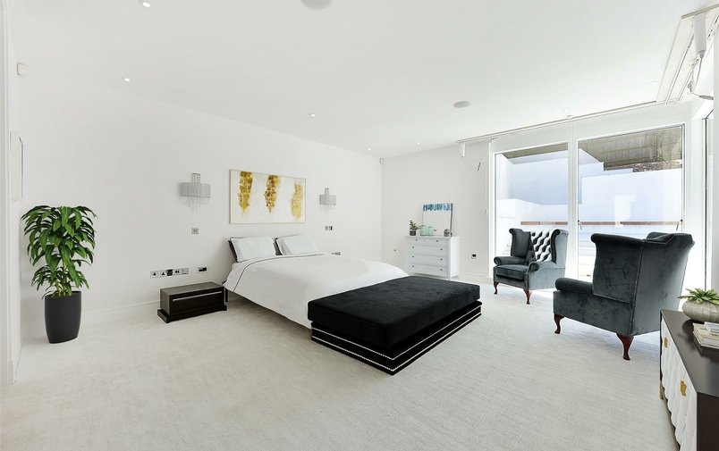 Flat for sale in West Heath Road, Hampstead