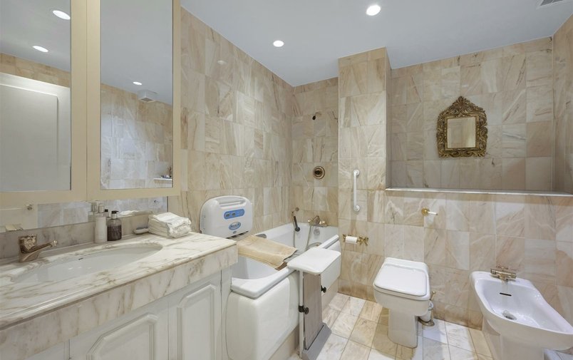 Flat for sale in West Heath Road, Hampstead