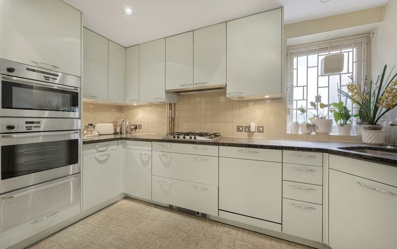 Flat for sale in West Heath Road, Hampstead