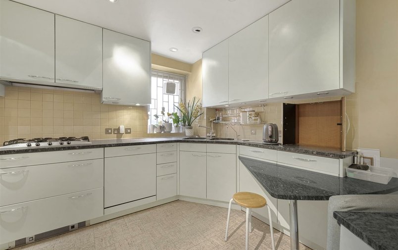 Flat for sale in West Heath Road, Hampstead