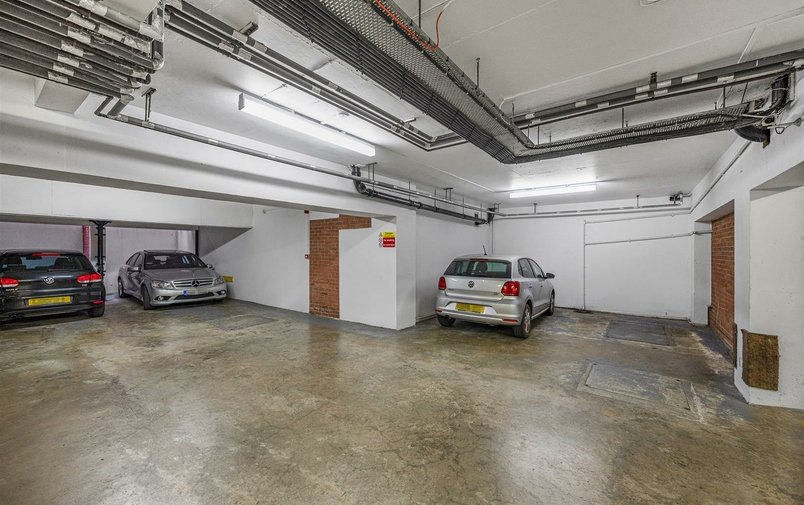 Flat for sale in West Heath Road, Hampstead