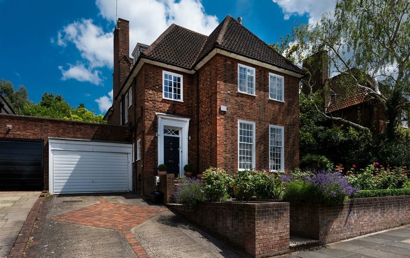 House for sale in Wildwood Road, Hampstead Garden Suburb