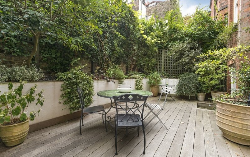 House for sale in Windmill Hill, Hampstead Village