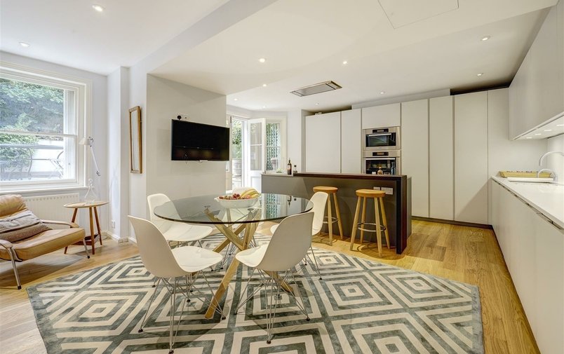 House for sale in Windmill Hill, Hampstead Village