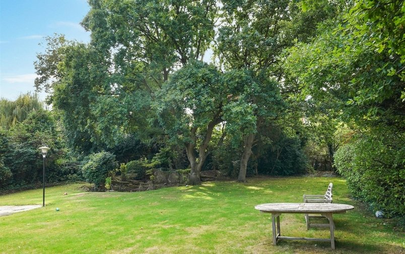 House for sale in Winnington Close, Hampstead Garden Suburb