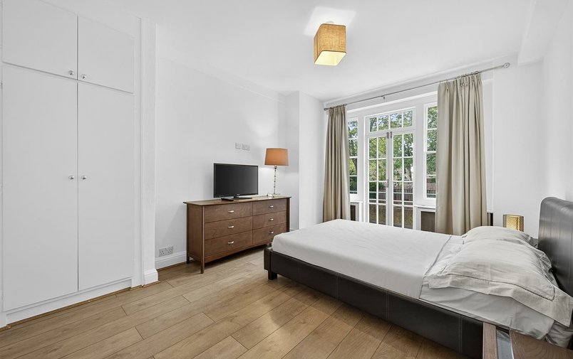 Flat to rent in Finchley Road, London
