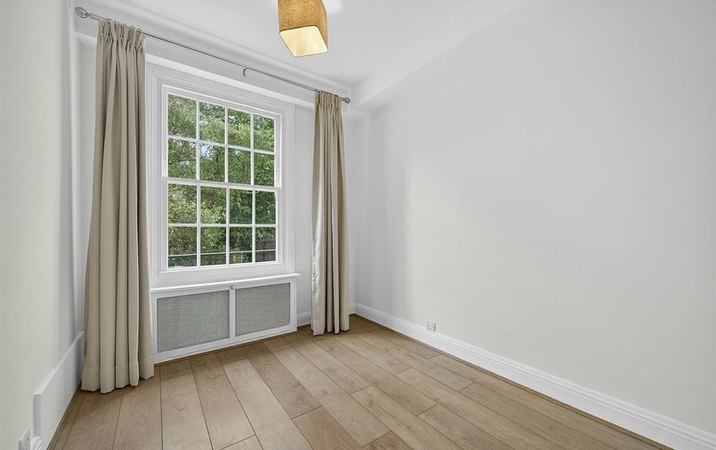 Flat to rent in Finchley Road, London