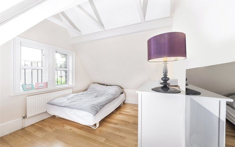 Flat to rent in Arkwright Road, Hampstead