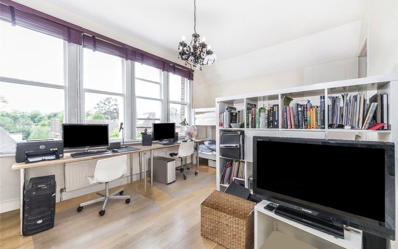 Flat to rent in Arkwright Road, Hampstead