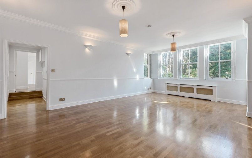 Flat to rent in Arkwright Road, Hampstead