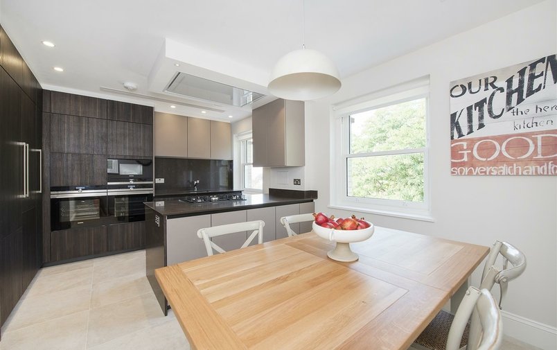 Flat to rent in Arkwright Road, Hampstead