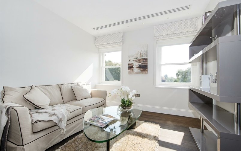 Flat to rent in Arkwright Road, Hampstead