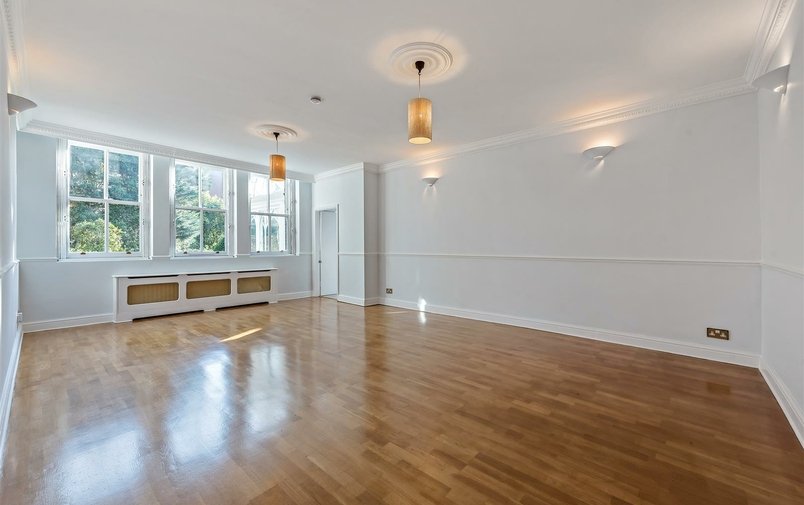 Flat to rent in Arkwright Road, Hampstead