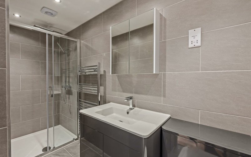 Flat to rent in Arkwright Road, Hampstead