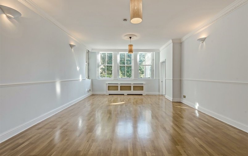 Flat to rent in Arkwright Road, Hampstead
