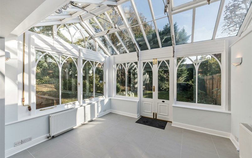 Flat to rent in Arkwright Road, Hampstead