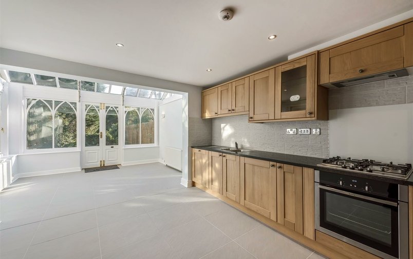 Flat to rent in Arkwright Road, Hampstead
