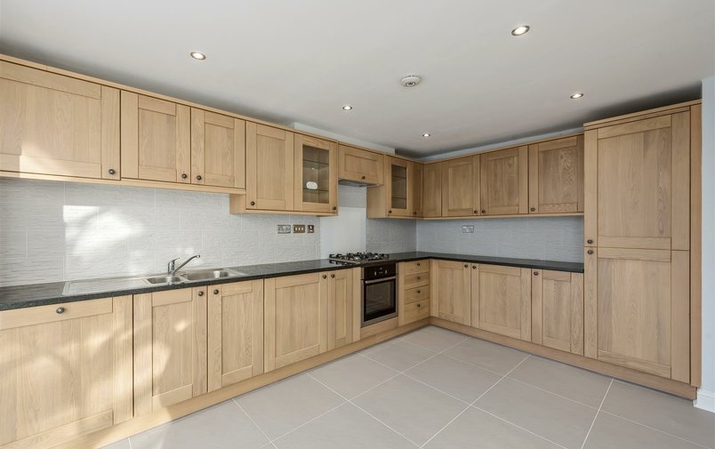 Flat to rent in Arkwright Road, Hampstead