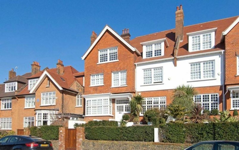 Flat to rent in Bracknell Gardens, Hampstead