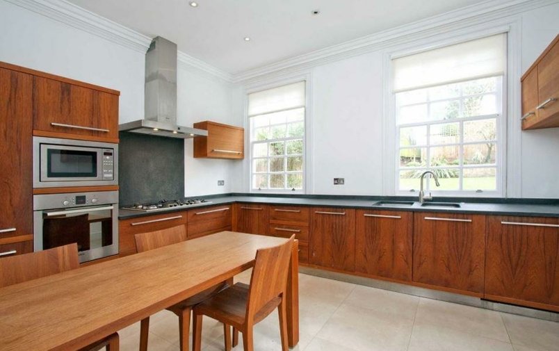 Flat to rent in Bracknell Gardens, Hampstead