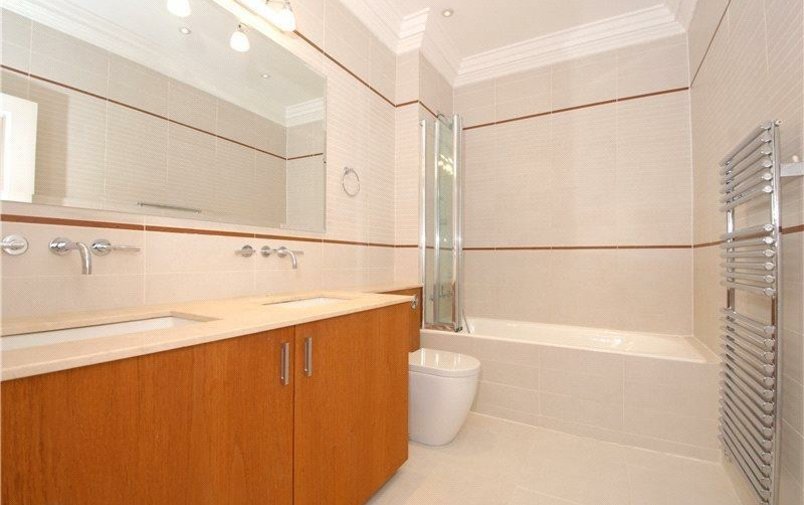 Flat to rent in Bracknell Gardens, Hampstead