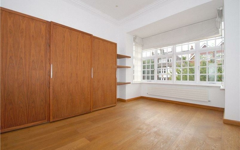 Flat to rent in Bracknell Gardens, Hampstead