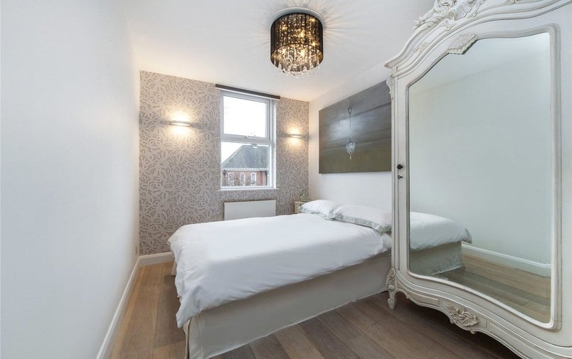 Flat To Rent in Bracknell Gardens, Hampstead, NW3 TK International