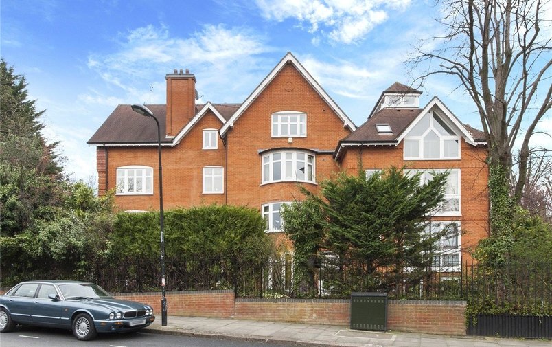 Flat to rent in Bracknell Gardens, Hampstead