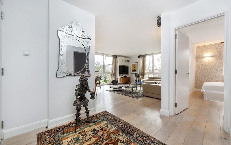 Flat To Rent in Bracknell Gardens, Hampstead, NW3 TK International