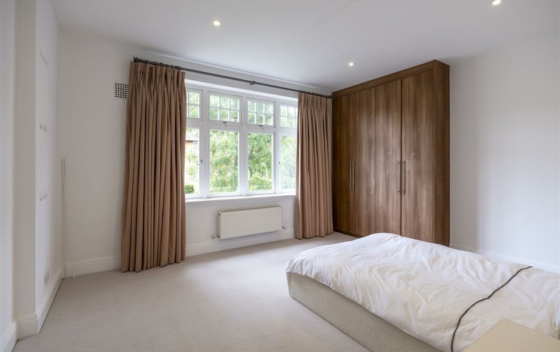 House to rent in Bracknell Gardens, Hampstead