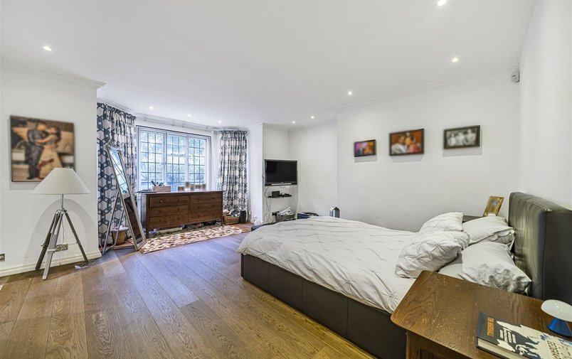 Property to rent in Buckland Crescent, London