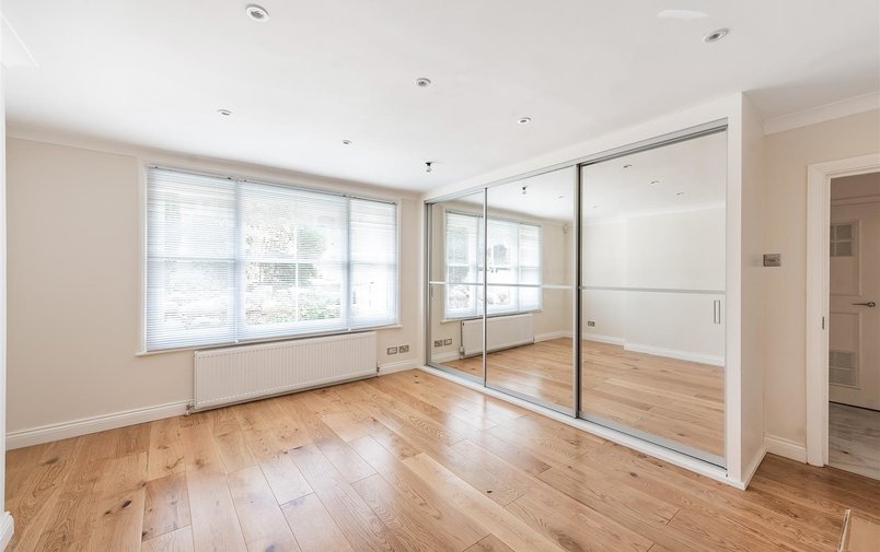 Flat to rent in Buckland Crescent, Belsize Park