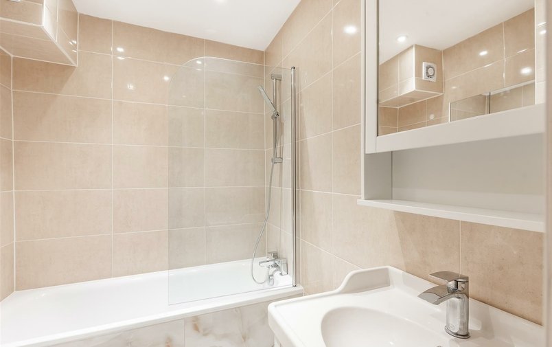 Flat to rent in Buckland Crescent, Belsize Park