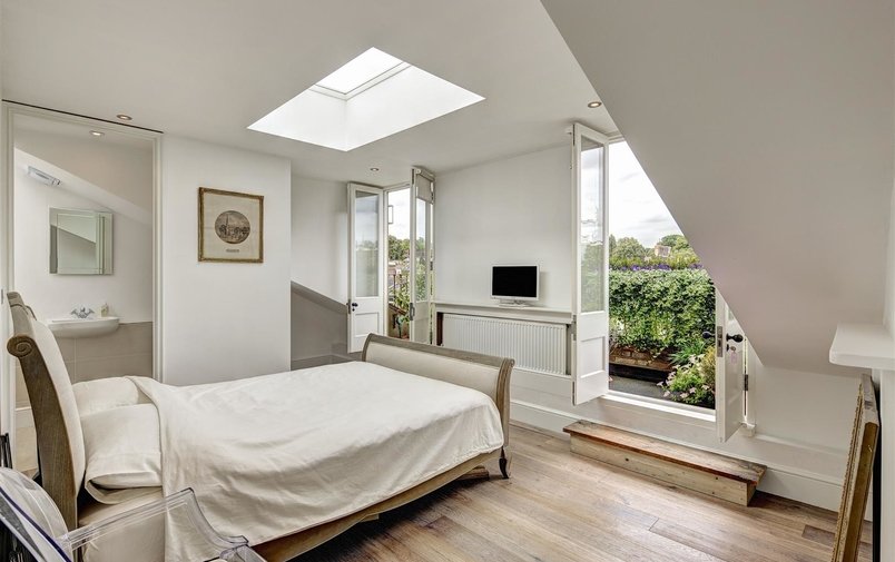 Flat to rent in Carlingford Road, Hampstead Village