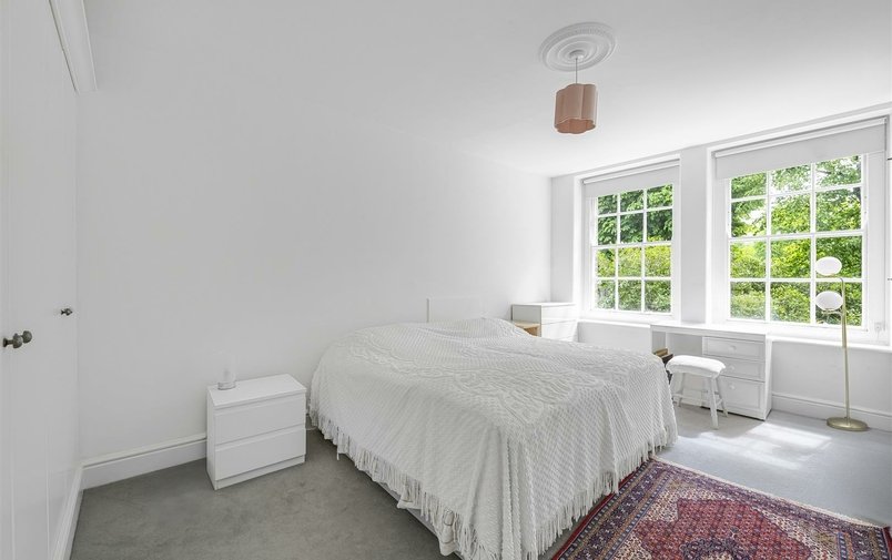 Flat to rent in Circus Road, London