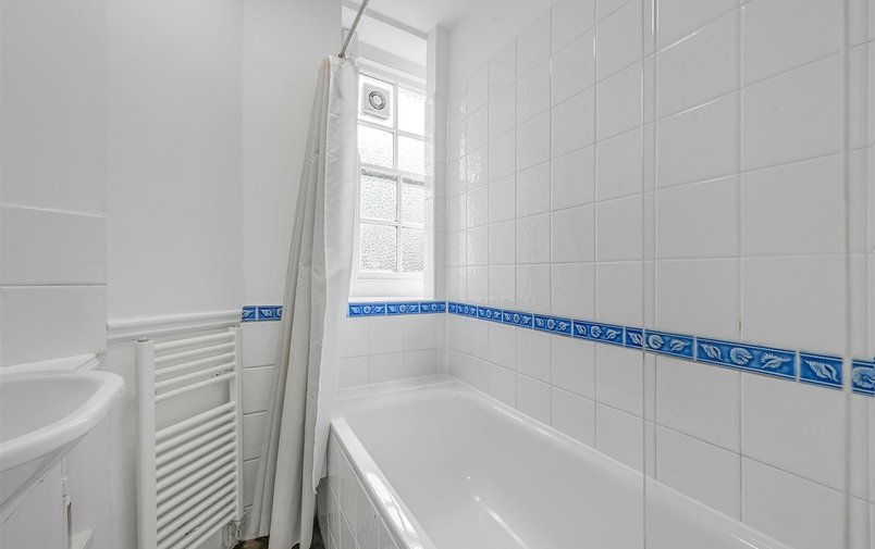 Flat to rent in Circus Road, London