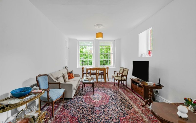 Flat to rent in Circus Road, London