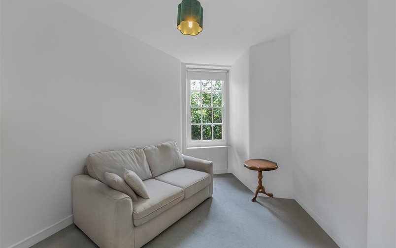 Flat to rent in Circus Road, London