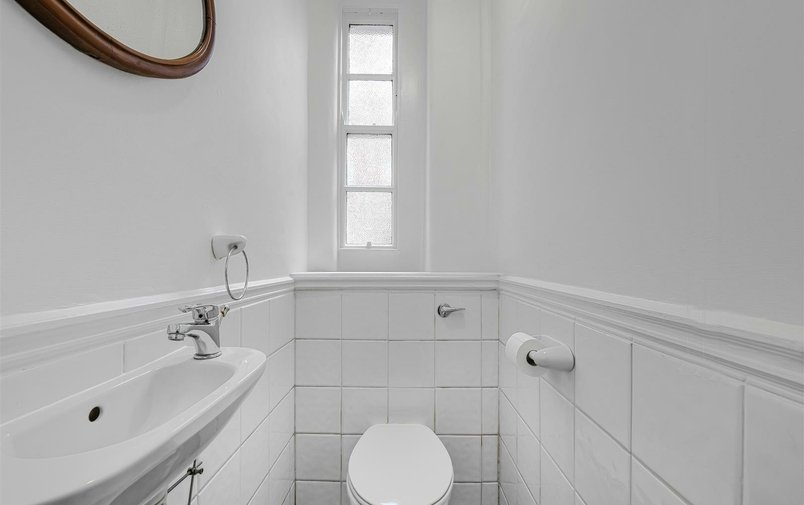 Flat to rent in Circus Road, London