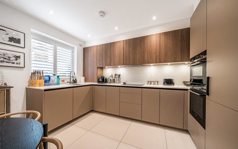 House to rent in Pattison Road, Hampstead
