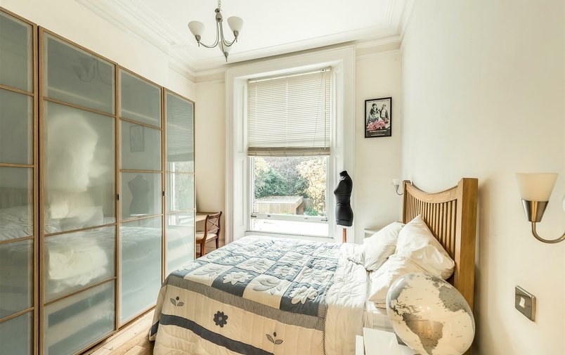 Flat to rent in College Crescent, London