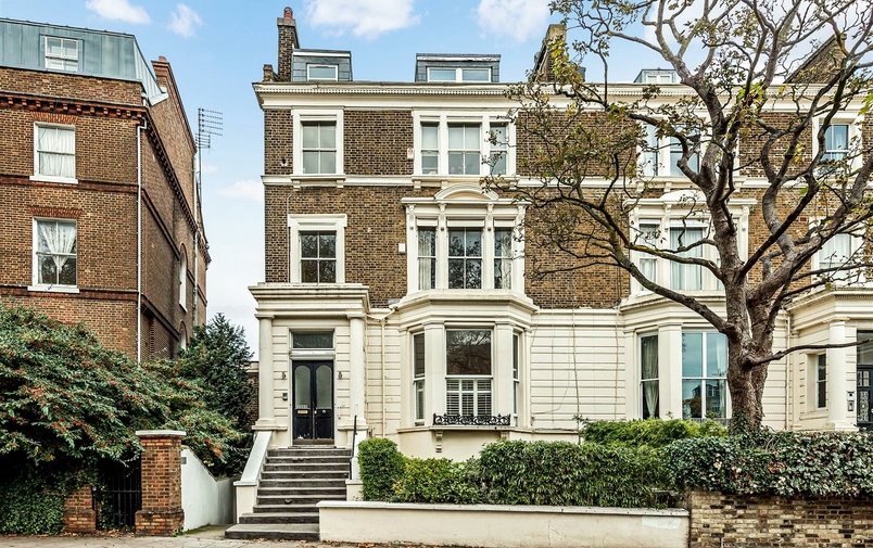 Flat to rent in College Crescent, London