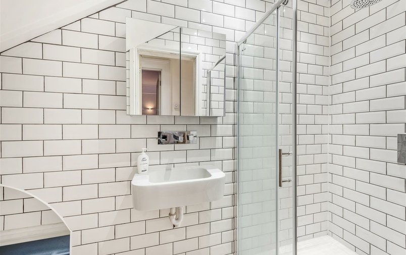 Flat to rent in College Crescent, London