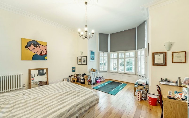 Flat to rent in College Crescent, London