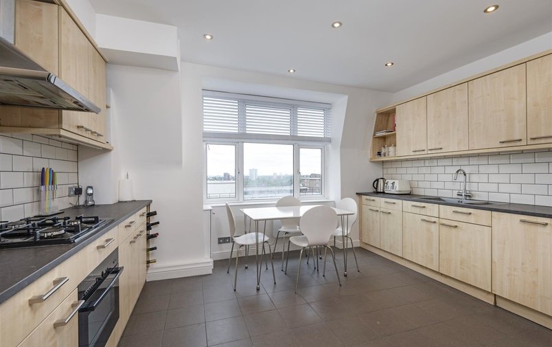 Flat to rent in College Crescent, Swiss Cottage