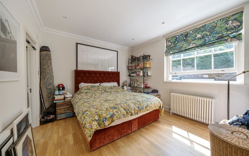 House to rent in Connaught Mews, Hampstead